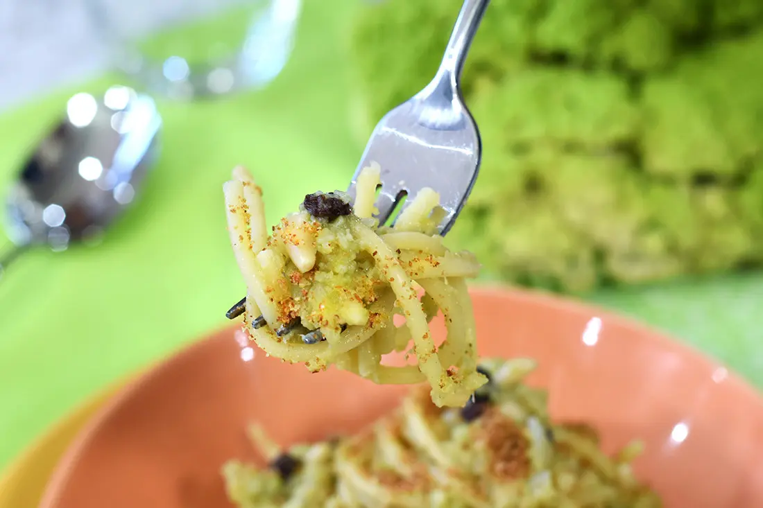 Pasta con i broccoli arriminati ricetta siciliana Tuorlo Rosso