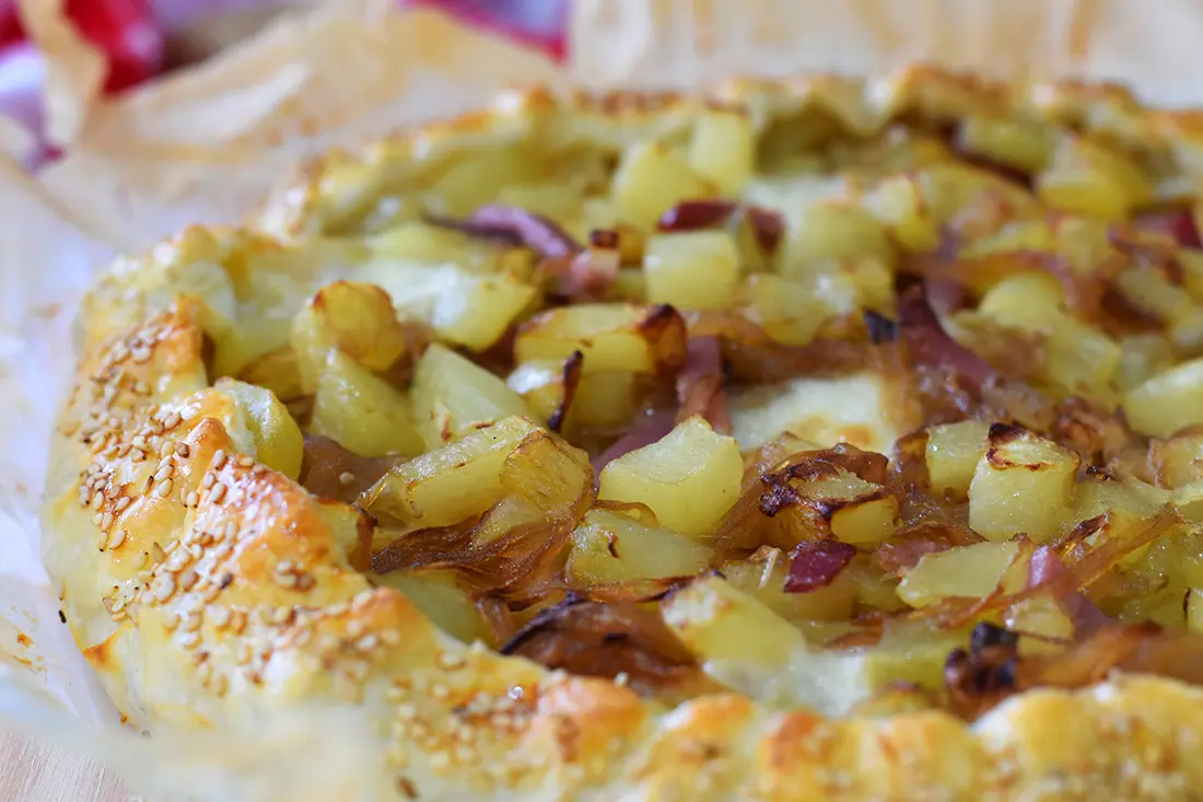 torta salata con patate speck e cipolle caramellate