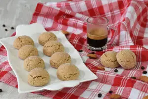 Biscotti morbidi mandorle e caffè