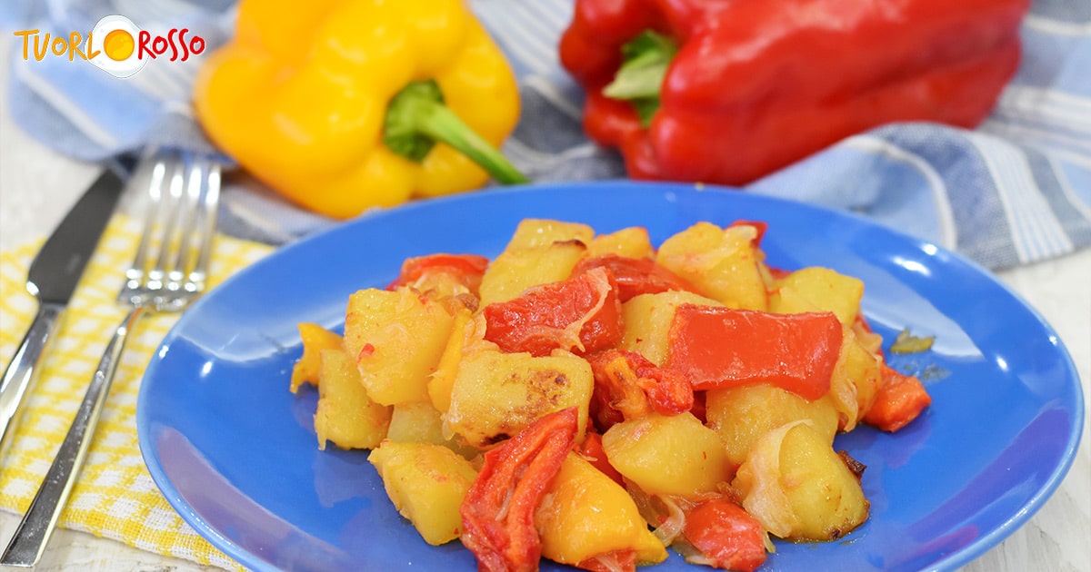 Peperoni e patate: in padella e al forno - Tuorlo Rosso