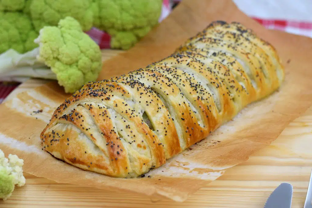 strudel salato con broccoli e salsiccia