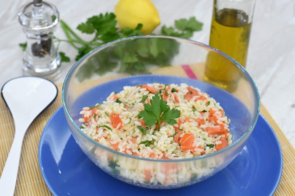 insalata di riso con salmone e limone