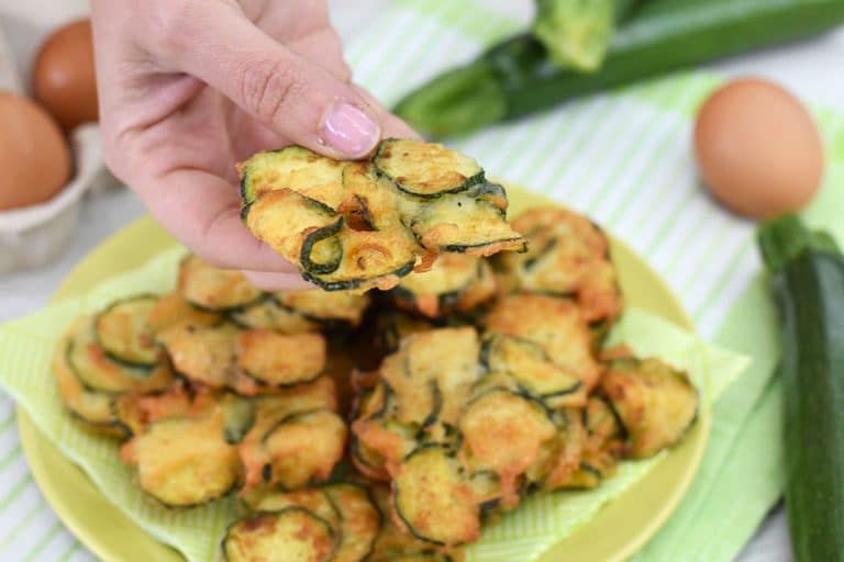 Frittelle di zucchine senza lievitazione: ricetta veloce - Tuorlo Rosso