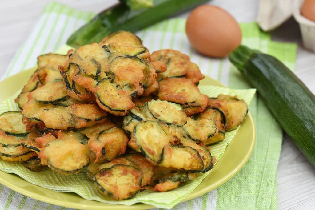 Frittelle di zucchine senza lievitazione: ricetta veloce - Tuorlo Rosso