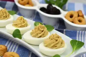 Uova ripiene di tonno