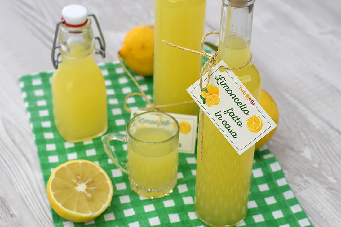 Limoncello fatto in casa: ricetta del liquore al limone - Tuorlo Rosso
