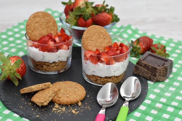 coppe yogurt greco e fragole