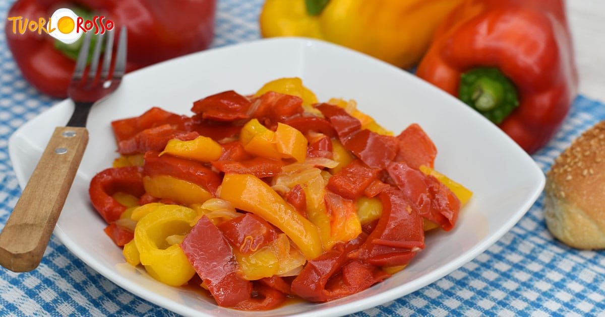 Peperoni in padella: contorno semplice e veloce - Tuorlo Rosso
