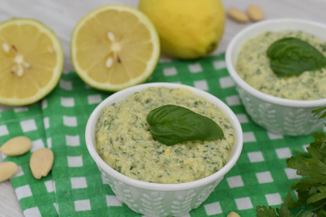 Pesto al limone: ricetta facile perfetta per pasta e insalate di riso ...