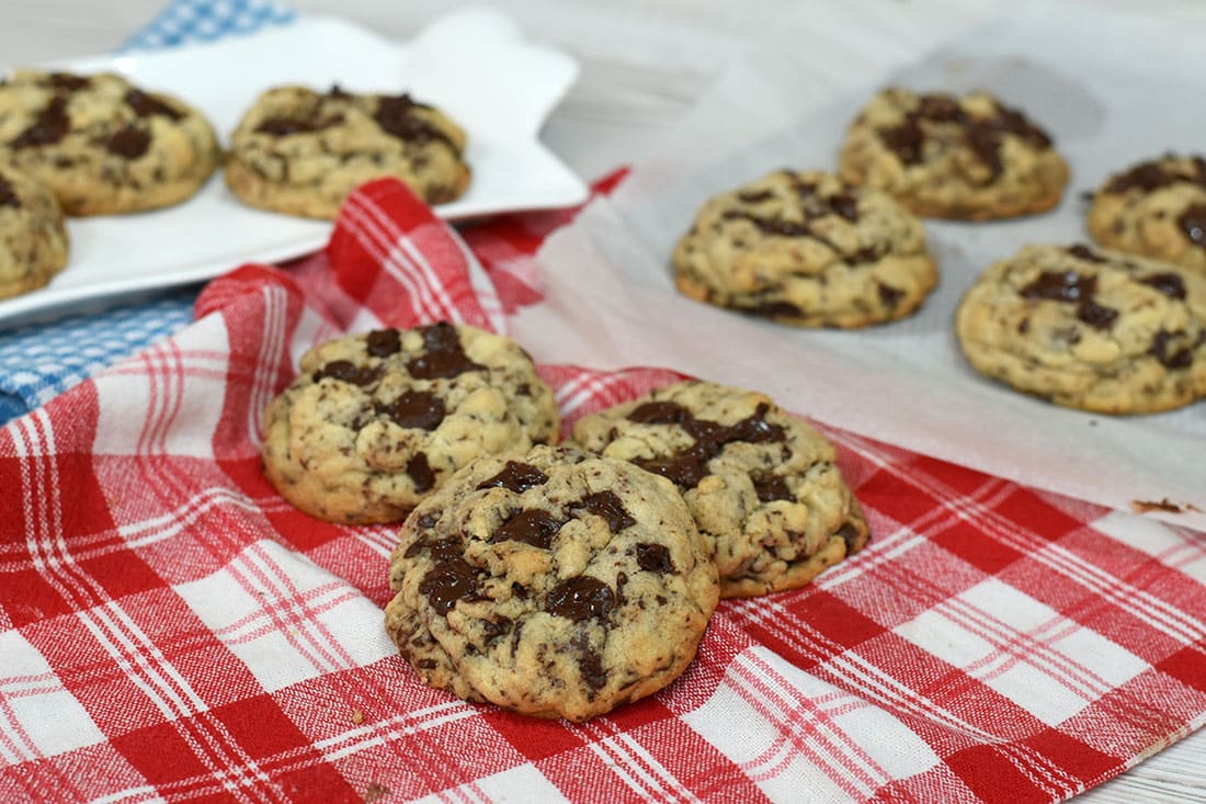 crumbl cookies