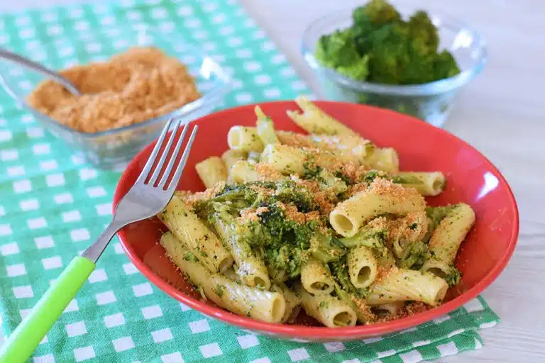 Pasta con broccoletti e acciughe