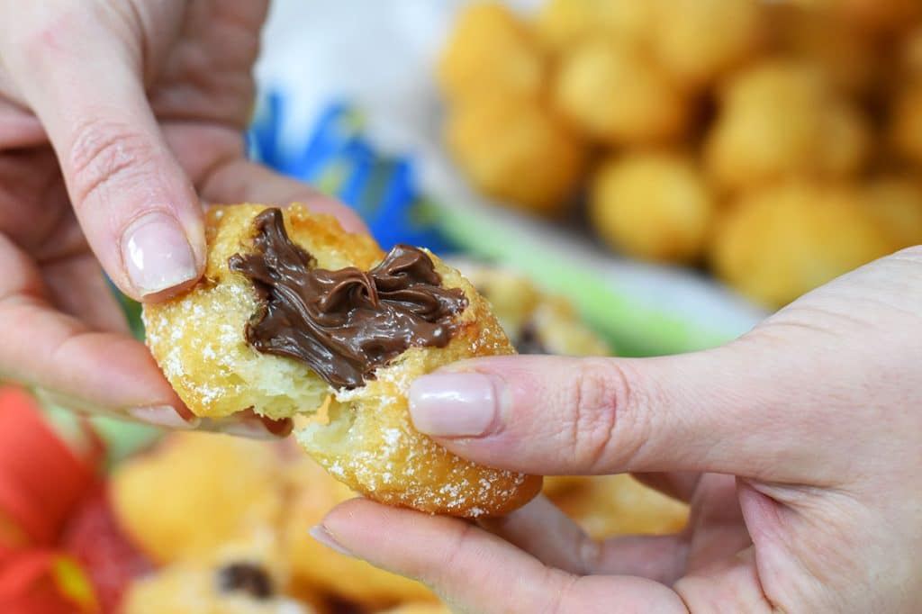 bignole di carnevale fritte con Nutella