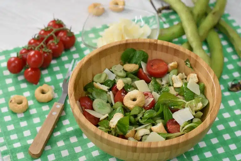 Insalata di fave fresche e pecorino