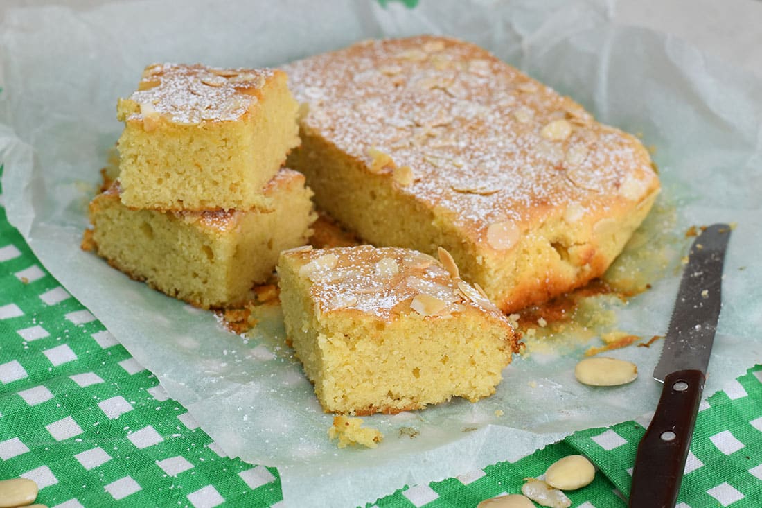 Torta di mandorle senza farina e lattosio: si prepara con un cucchiaio ...