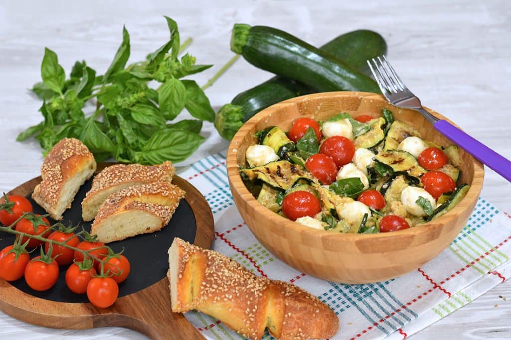insalata tricolore con salsa rustica