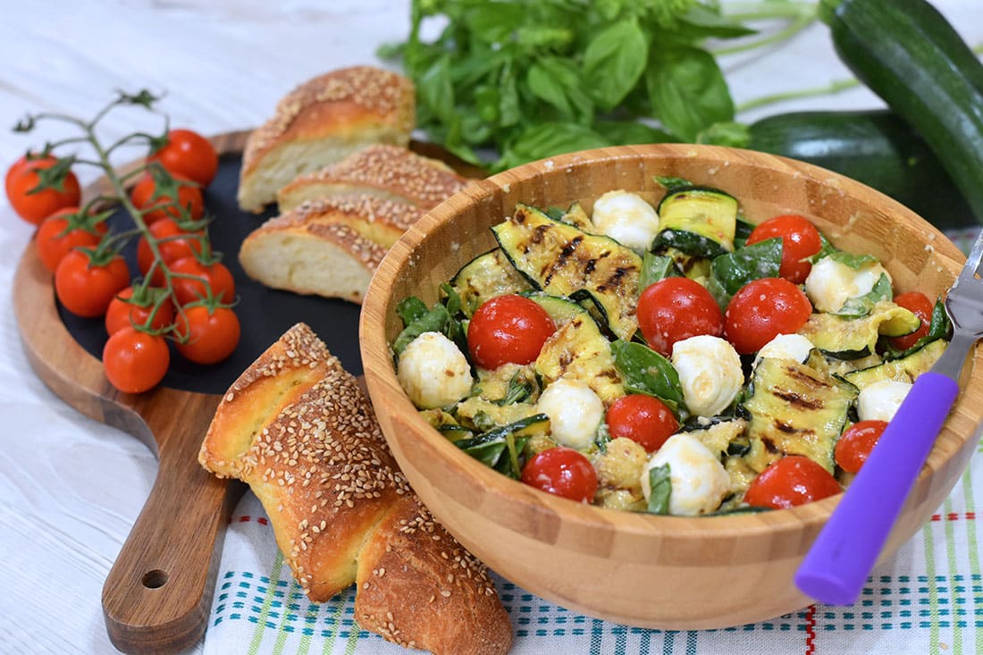 insalata tricolore con salsa rustica