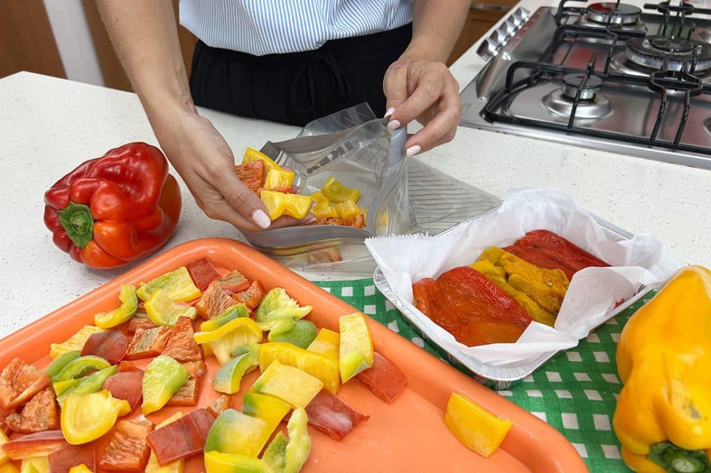 Come congelare i peperoni crudi e cotti