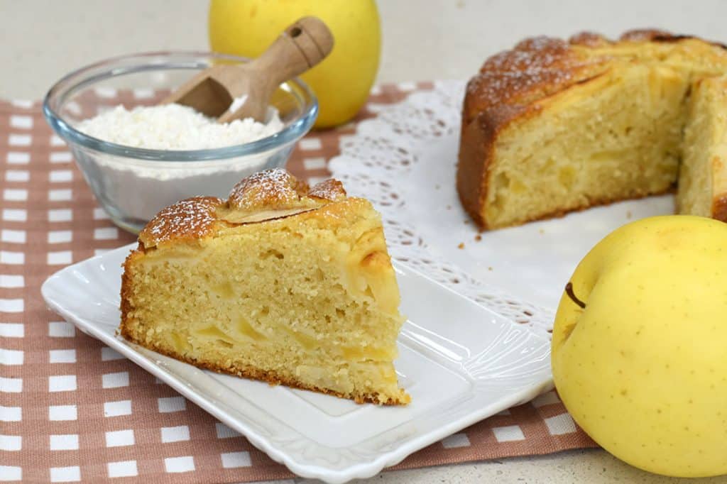 Torta di mele soffice: la ricetta della nonna che tutti amano! - Tuorlo ...
