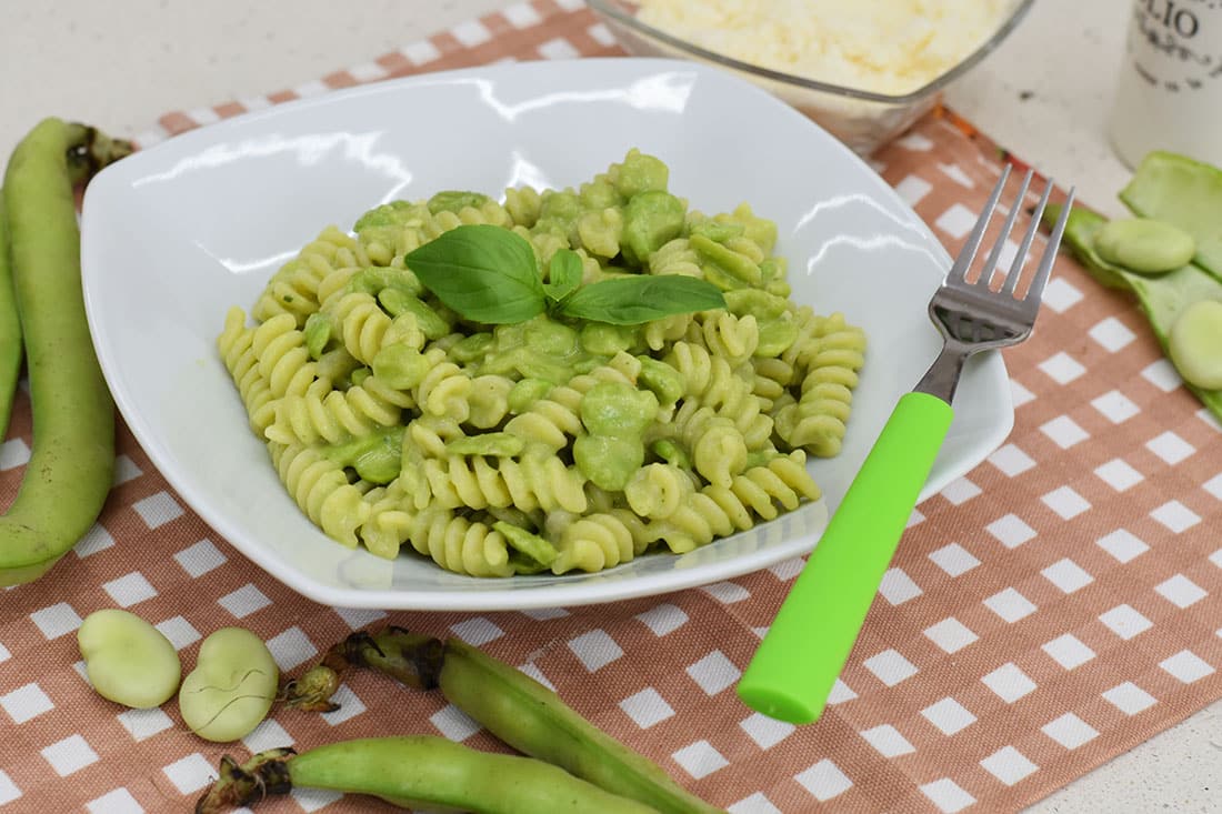 pasta con fave e pecorino cremosa