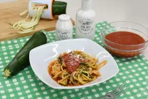 Spaghetti di zucchine al pomodoro