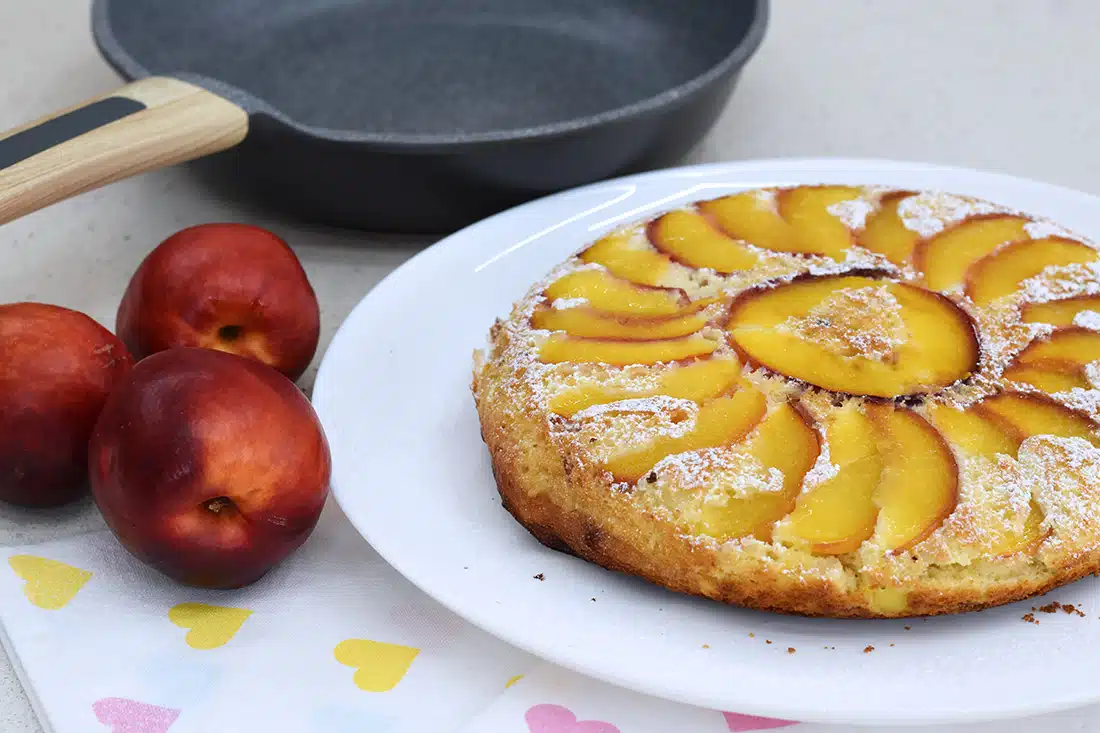 Torta di pesche in padella