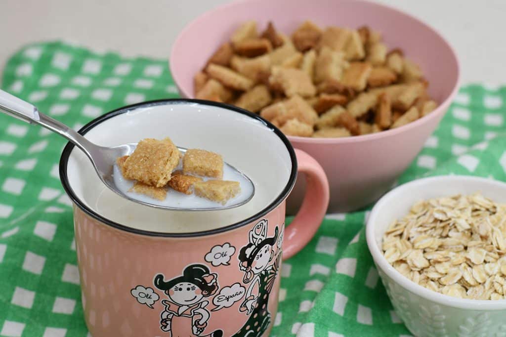 Quadrotti di avena e mandorle