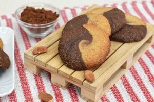 Biscotti bicolore alle mandorle
