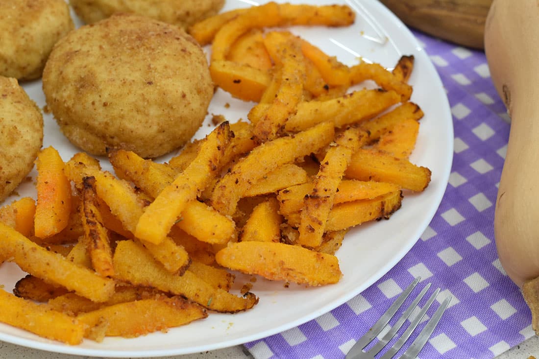 Bastoncini di zucca sabbiosi in friggitrice ad aria