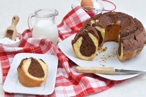 Ciambellone bicolore soffice