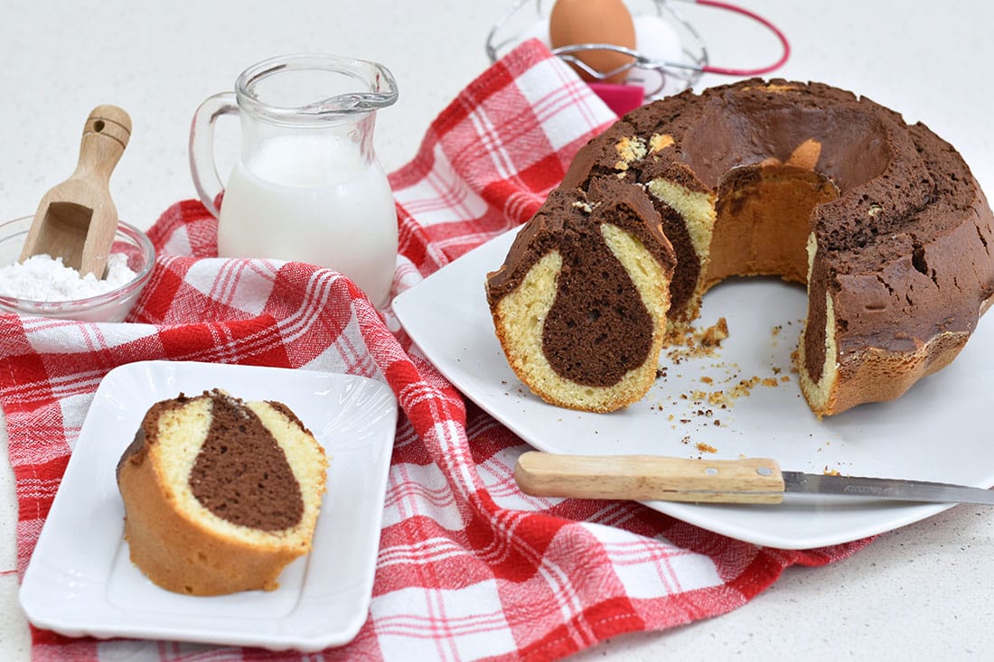 Ciambellone bicolore soffice