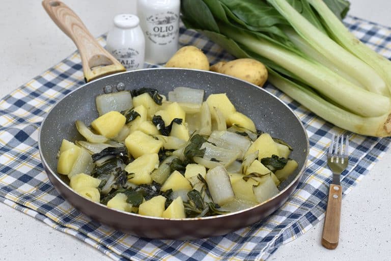 Coste con patate in padella