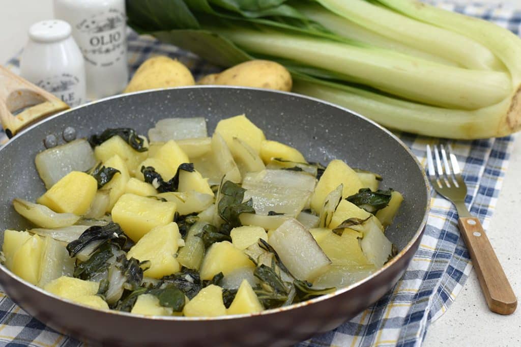 Coste con patate in padella