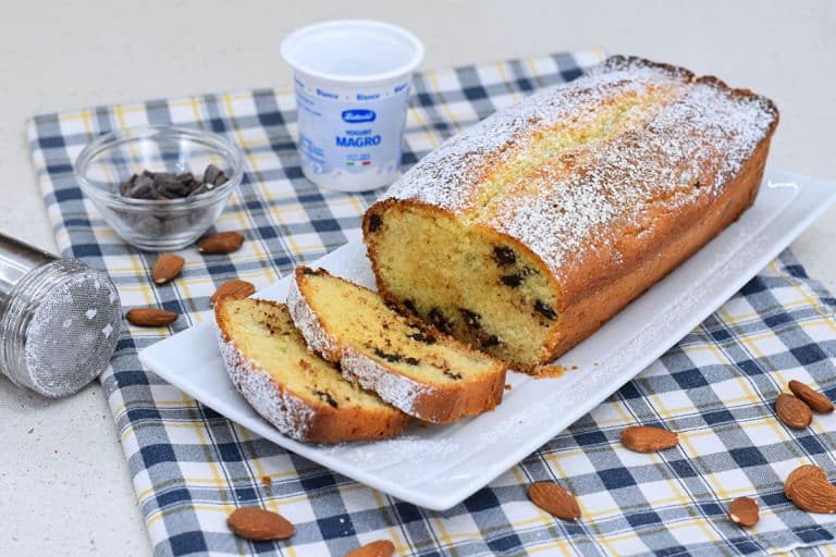 Plumcake mandorle e yogurt senza bilancia