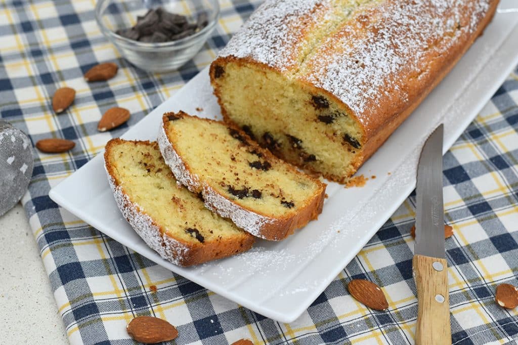 Plumcake mandorle e yogurt senza bilancia
