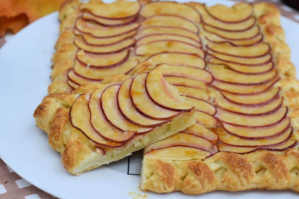 Pasta sfoglia mele e crema frangipane